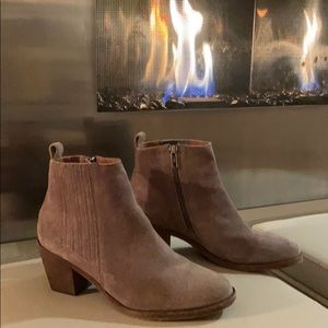 Frye boots- Alton Chelsea